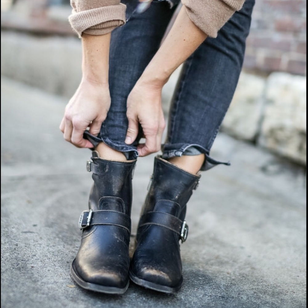 FRYE Smith Engineer Short Boot in Black Stone Wash